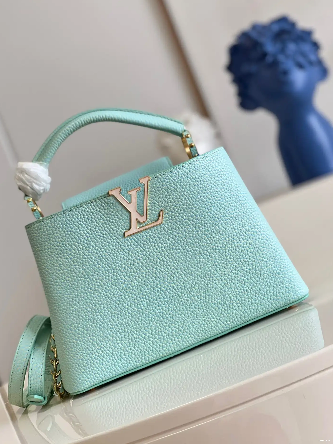 WIS BB VUITTON LOUIS CAPUCINES 0422